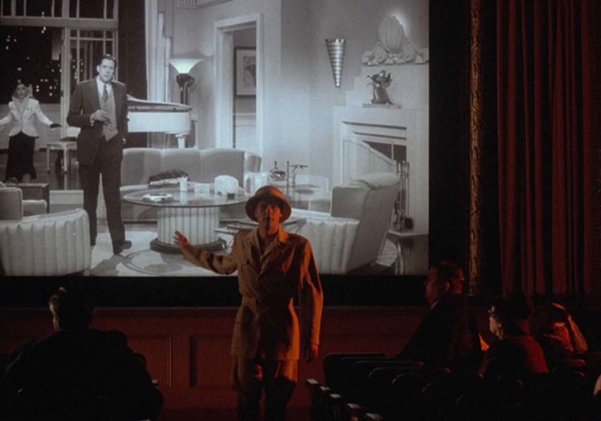 Imatge del esdeveniment:Un home davant d'una pantalla de cinema